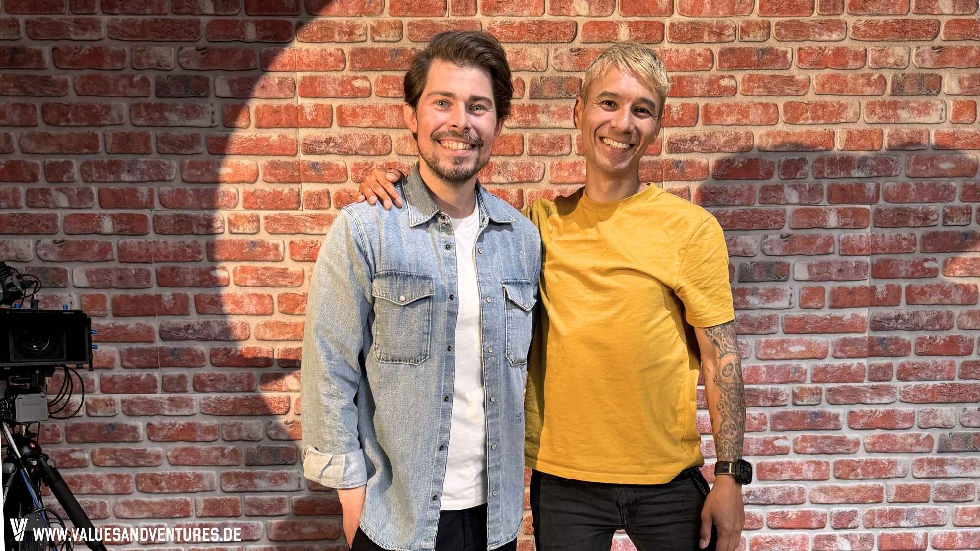 Ümit Uludag mit Ben Harmanus im Vales & Ventures Studio.