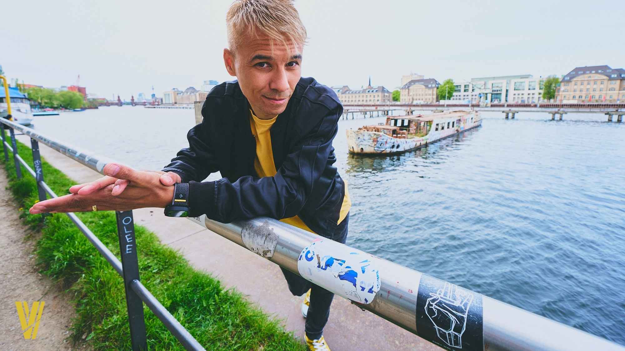 Ben Harmanus von Values & Ventures an der Berliner Spree.