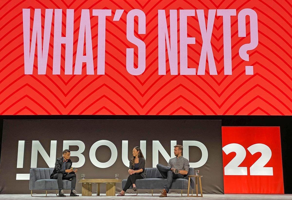 Ben Harmanus auf der Hauptbühne von HubSpots INBOUND 2022.