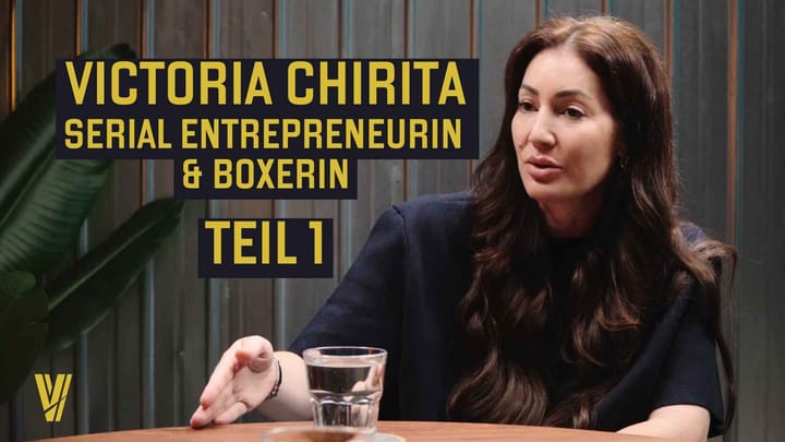 Victoria Chirita im Studio von Values & Ventures.